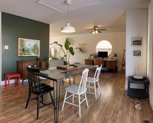 8 Rideau Close Se, Medicine Hat, AB - Indoor Photo Showing Dining Room