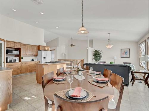 305 Park Meadows Lane Se, Medicine Hat, AB - Indoor Photo Showing Dining Room