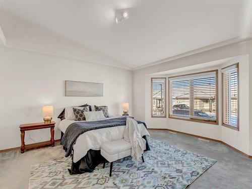 305 Park Meadows Lane Se, Medicine Hat, AB - Indoor Photo Showing Bedroom