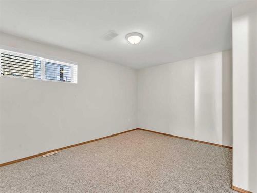 305 Park Meadows Lane Se, Medicine Hat, AB - Indoor Photo Showing Other Room