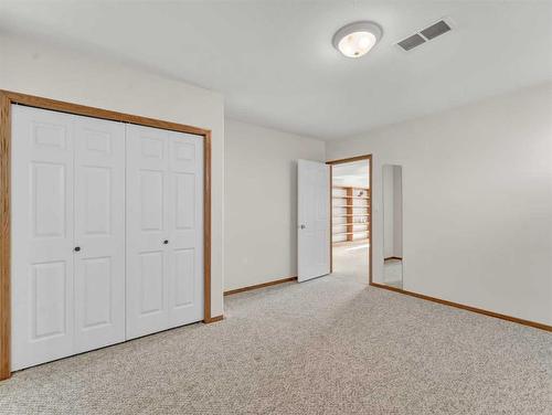 305 Park Meadows Lane Se, Medicine Hat, AB - Indoor Photo Showing Other Room