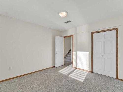 305 Park Meadows Lane Se, Medicine Hat, AB - Indoor Photo Showing Other Room