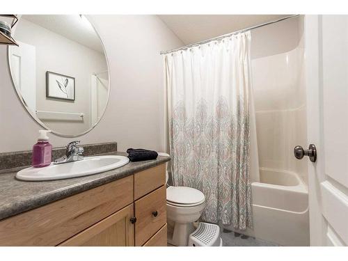 401 Washington Way Se, Medicine Hat, AB - Indoor Photo Showing Bathroom