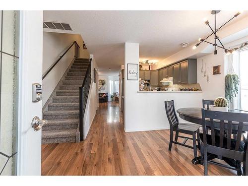 401 Washington Way Se, Medicine Hat, AB - Indoor Photo Showing Dining Room