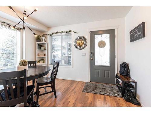 401 Washington Way Se, Medicine Hat, AB - Indoor Photo Showing Dining Room