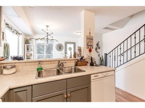 401 Washington Way Se, Medicine Hat, AB - Indoor Photo Showing Kitchen With Double Sink