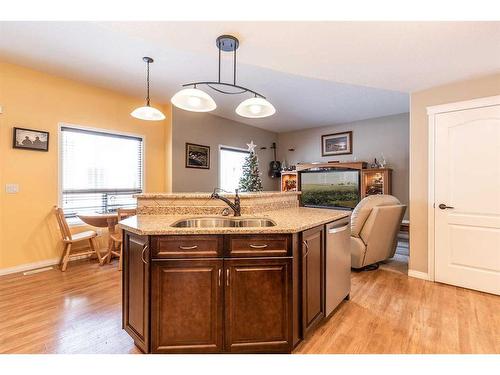 356 Washington Way Se, Medicine Hat, AB - Indoor Photo Showing Kitchen With Double Sink