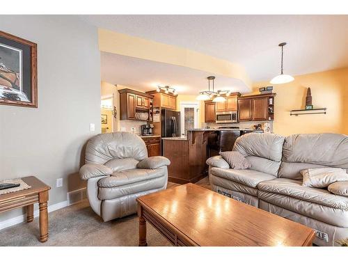 356 Washington Way Se, Medicine Hat, AB - Indoor Photo Showing Living Room