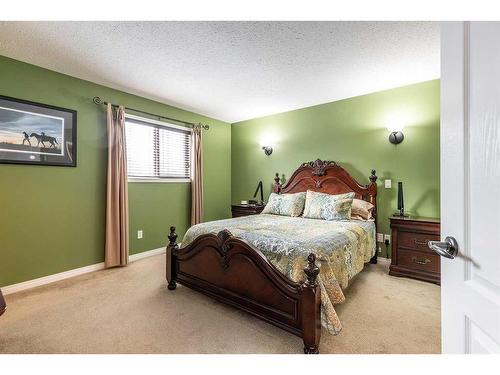 356 Washington Way Se, Medicine Hat, AB - Indoor Photo Showing Bedroom