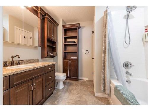 356 Washington Way Se, Medicine Hat, AB - Indoor Photo Showing Bathroom