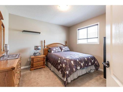 356 Washington Way Se, Medicine Hat, AB - Indoor Photo Showing Bedroom