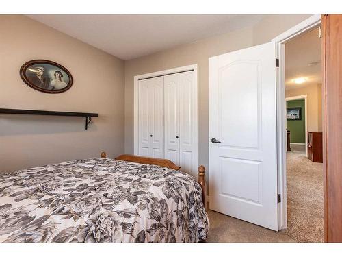 356 Washington Way Se, Medicine Hat, AB - Indoor Photo Showing Bedroom