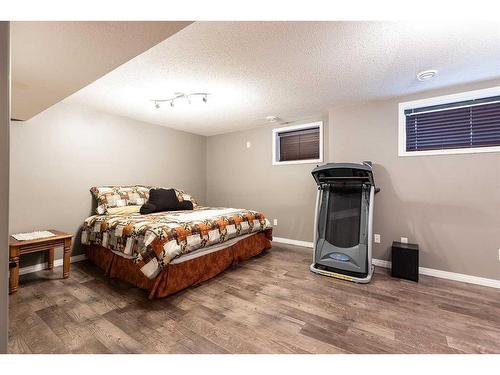 356 Washington Way Se, Medicine Hat, AB - Indoor Photo Showing Bedroom