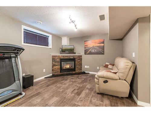 356 Washington Way Se, Medicine Hat, AB - Indoor With Fireplace