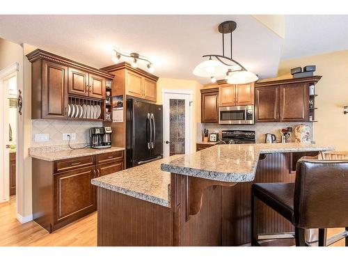 356 Washington Way Se, Medicine Hat, AB - Indoor Photo Showing Kitchen