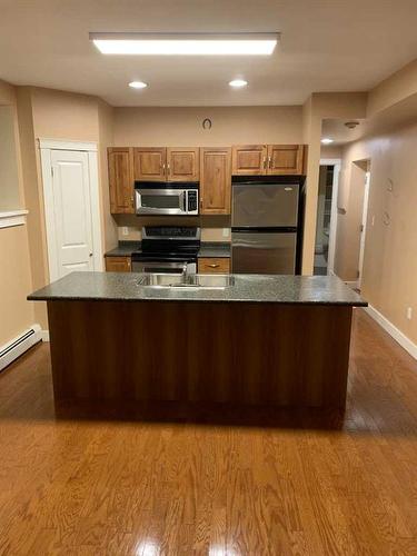 101-371 Aberdeen Street Se, Medicine Hat, AB - Indoor Photo Showing Kitchen