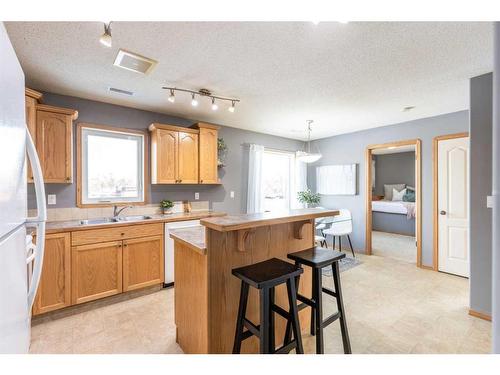 1-643 7 Street Se, Medicine Hat, AB - Indoor Photo Showing Kitchen With Double Sink