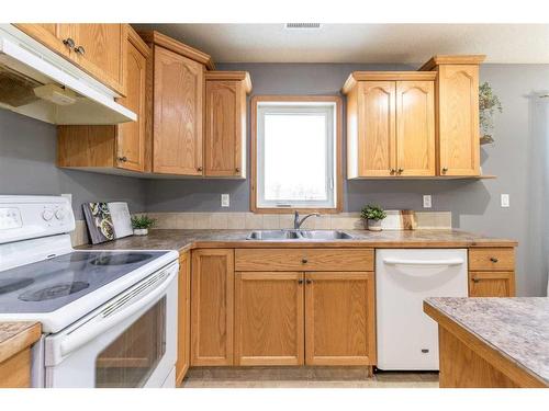 1-643 7 Street Se, Medicine Hat, AB - Indoor Photo Showing Kitchen With Double Sink