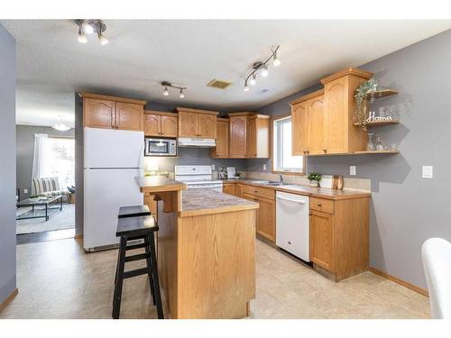 1-643 7 Street Se, Medicine Hat, AB - Indoor Photo Showing Kitchen With Double Sink