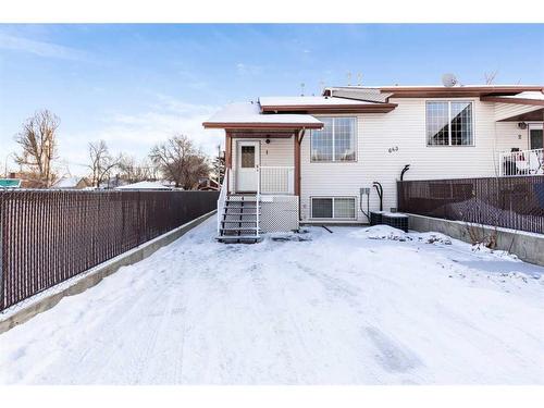 1-643 7 Street Se, Medicine Hat, AB - Outdoor