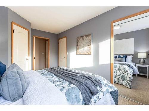 1-643 7 Street Se, Medicine Hat, AB - Indoor Photo Showing Bedroom