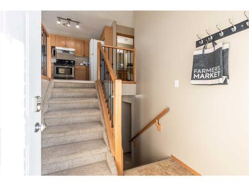 73 Sunrise Way Sw, Medicine Hat, AB - Indoor Photo Showing Other Room