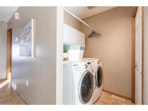 73 Sunrise Way Sw, Medicine Hat, AB - Indoor Photo Showing Laundry Room