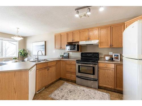 73 Sunrise Way Sw, Medicine Hat, AB - Indoor Photo Showing Kitchen With Double Sink