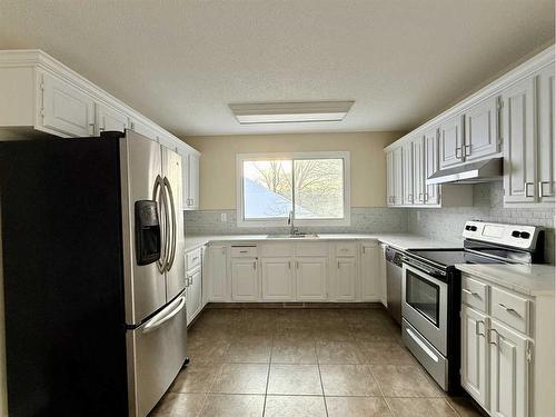 73 Ross Haven Crescent Se, Medicine Hat, AB - Indoor Photo Showing Kitchen With Stainless Steel Kitchen