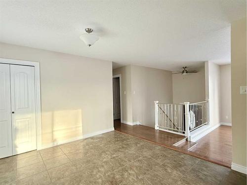 73 Ross Haven Crescent Se, Medicine Hat, AB - Indoor Photo Showing Other Room