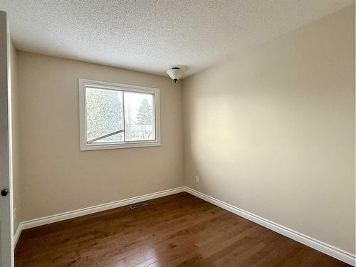 73 Ross Haven Crescent Se, Medicine Hat, AB - Indoor Photo Showing Other Room