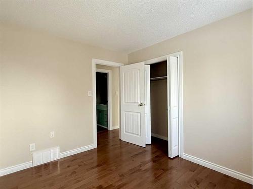 73 Ross Haven Crescent Se, Medicine Hat, AB - Indoor Photo Showing Other Room