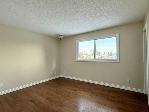 73 Ross Haven Crescent Se, Medicine Hat, AB - Indoor Photo Showing Other Room