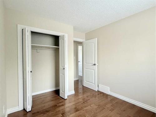 73 Ross Haven Crescent Se, Medicine Hat, AB - Indoor Photo Showing Other Room