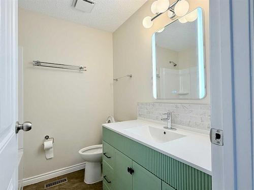 73 Ross Haven Crescent Se, Medicine Hat, AB - Indoor Photo Showing Bathroom