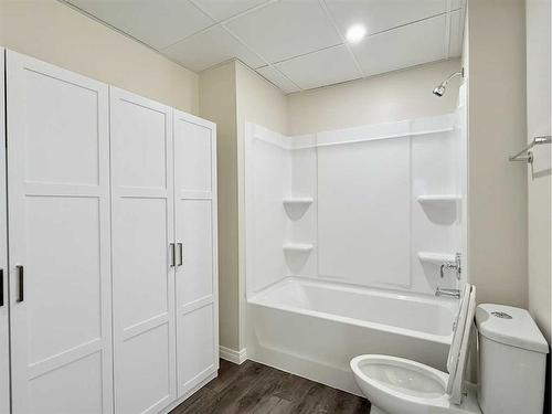 73 Ross Haven Crescent Se, Medicine Hat, AB - Indoor Photo Showing Bathroom