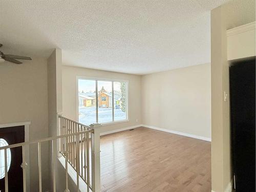 73 Ross Haven Crescent Se, Medicine Hat, AB - Indoor Photo Showing Other Room