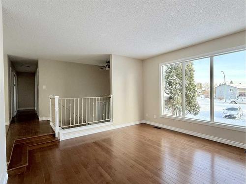 73 Ross Haven Crescent Se, Medicine Hat, AB - Indoor Photo Showing Other Room