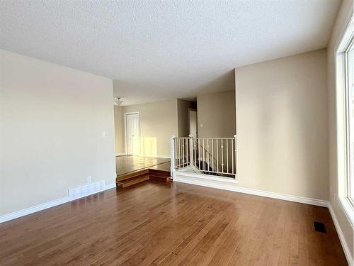 73 Ross Haven Crescent Se, Medicine Hat, AB - Indoor Photo Showing Other Room