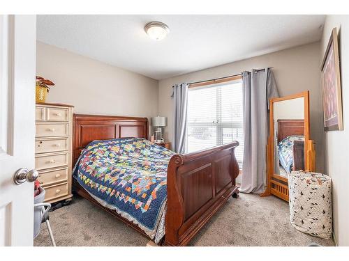 2131 11 Avenue Ne, Medicine Hat, AB - Indoor Photo Showing Bedroom