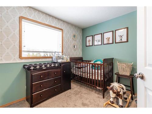 2131 11 Avenue Ne, Medicine Hat, AB - Indoor Photo Showing Bedroom