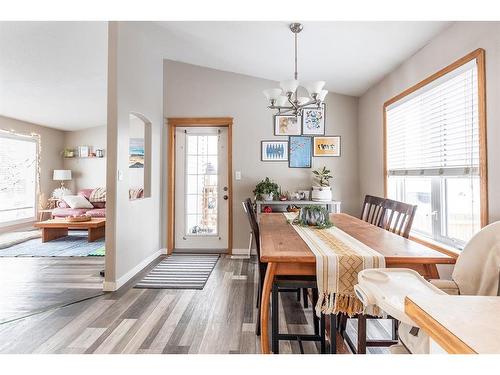 2131 11 Avenue Ne, Medicine Hat, AB - Indoor Photo Showing Dining Room