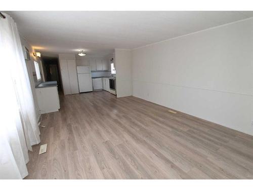 160 Anson Avenue Sw, Medicine Hat, AB - Indoor Photo Showing Other Room