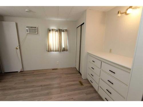 160 Anson Avenue Sw, Medicine Hat, AB - Indoor Photo Showing Other Room