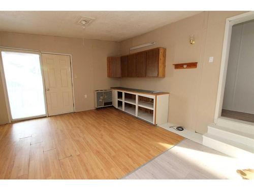 160 Anson Avenue Sw, Medicine Hat, AB - Indoor Photo Showing Other Room