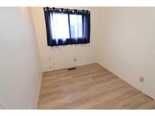 160 Anson Avenue Sw, Medicine Hat, AB - Indoor Photo Showing Other Room