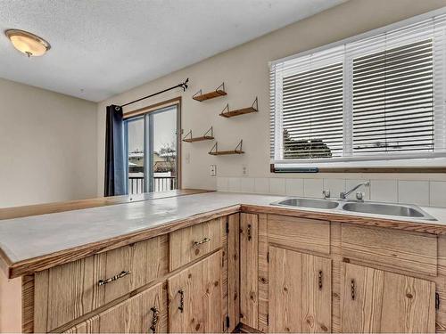 116 South Ridge Crescent Sw, Medicine Hat, AB - Indoor Photo Showing Kitchen With Double Sink