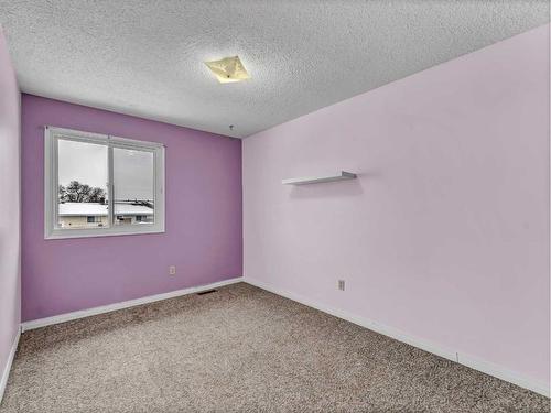 116 South Ridge Crescent Sw, Medicine Hat, AB - Indoor Photo Showing Other Room