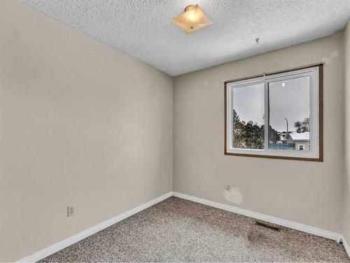 116 South Ridge Crescent Sw, Medicine Hat, AB - Indoor Photo Showing Other Room