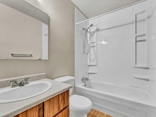 116 South Ridge Crescent Sw, Medicine Hat, AB - Indoor Photo Showing Bathroom